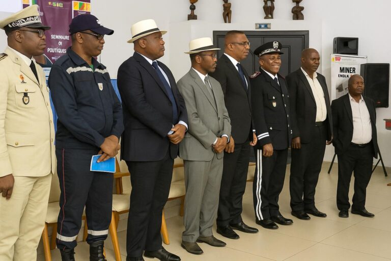 Plume et uniforme : huit officiers congolais célébrés