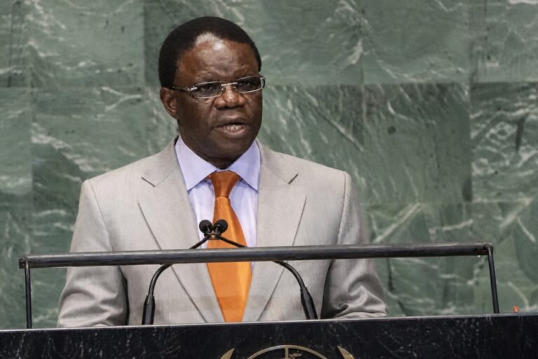 Ikouebe à Washington : un vétéran rappelé